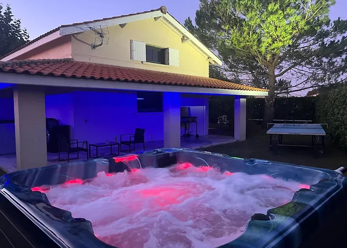 Casa vacanze L Escale Girondine Avec Son Spa, Son Sauna Et Sa Piscine Privative La Lande-de-Fronsac
